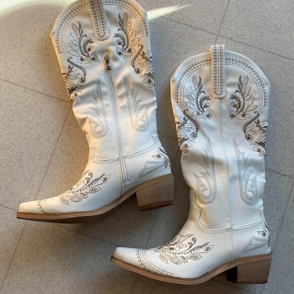 🆕Women White Faux Leather Knee High Sparkly Rhinestone Embroidered  Boots - Picture 1 of 11